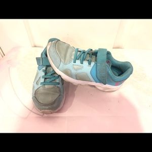 Kids Under Armour size 2.5Y shoes